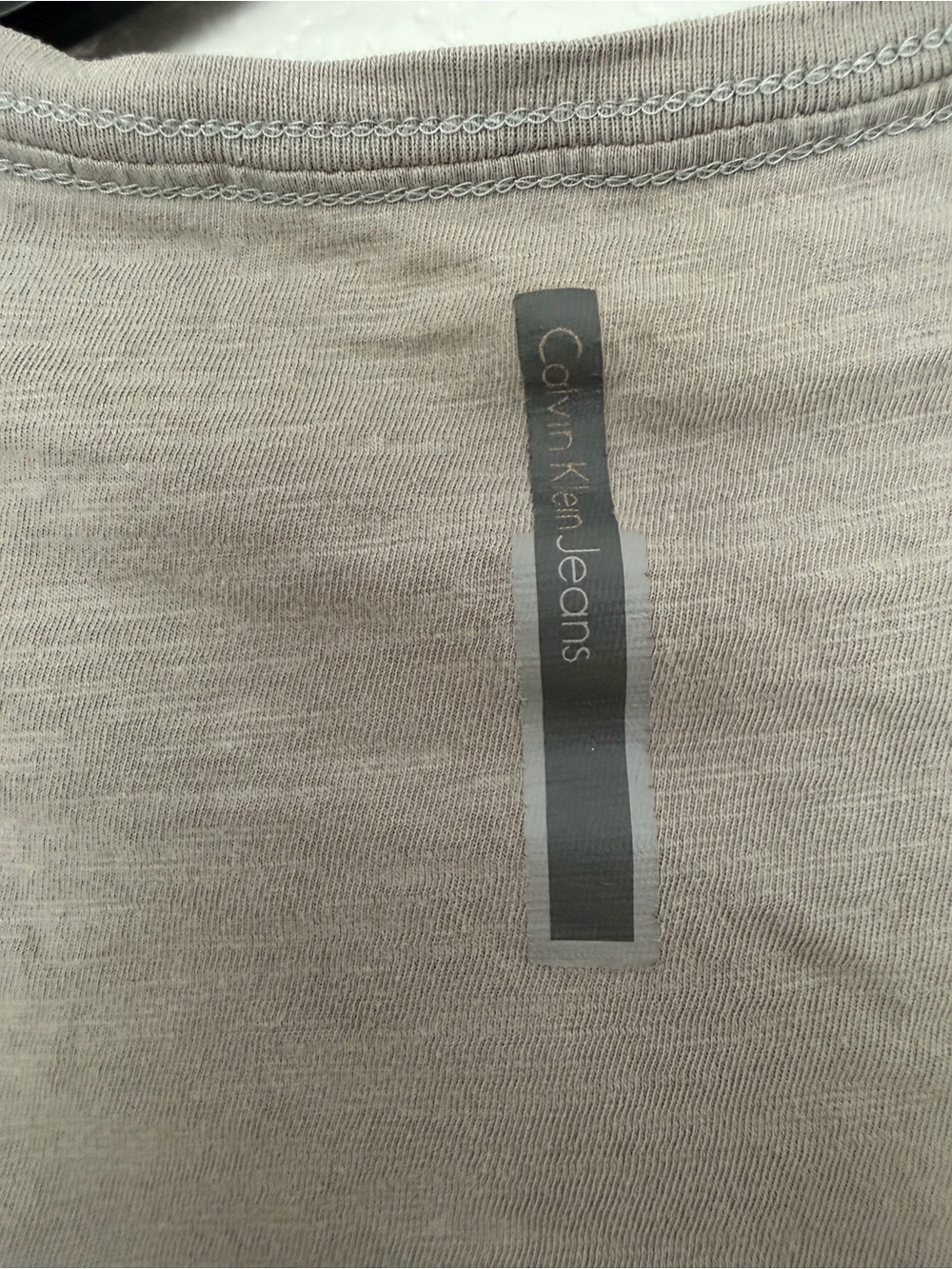 Calvin Klein Jeans Youth Grey V-Neck Graphic Logo T-Shirt Size M - Picture 6 of 11